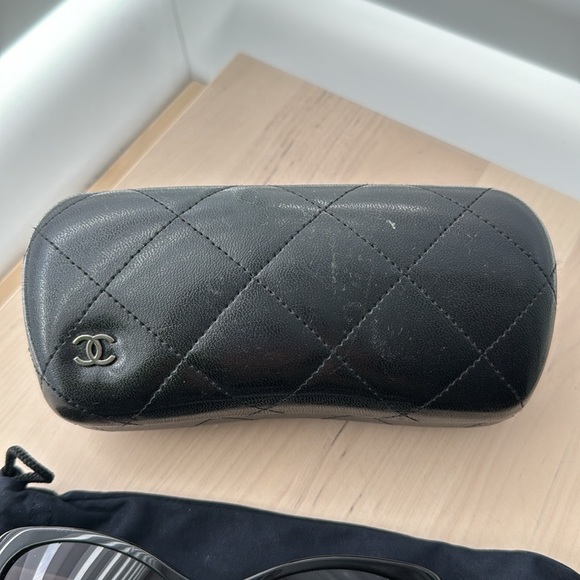 CHANEL Acetate Charms Sunglasses 5123 - black and white - Picture 3 of 12